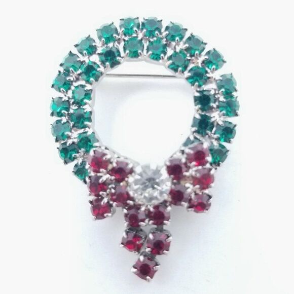 Vintage Rhinestone Christmas Wreath Brooch, Greeen Red Sparkle Retro Holiday Pin - Picture 1 of 5